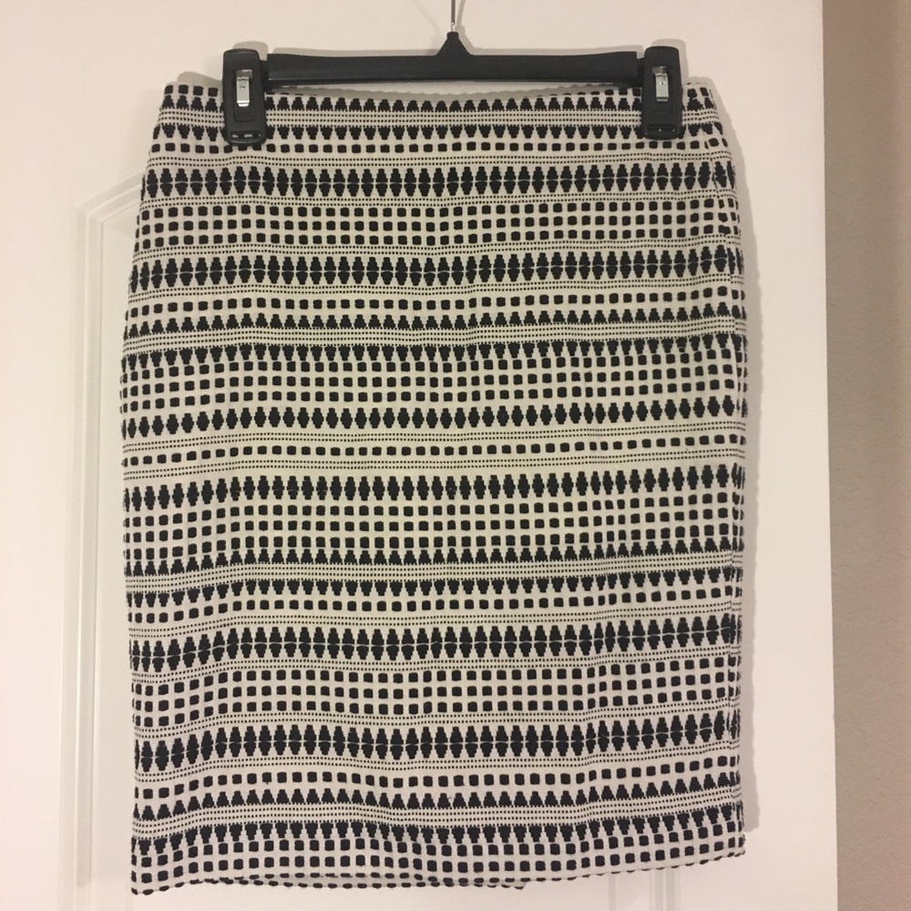 LOFT black and white pencil skirt